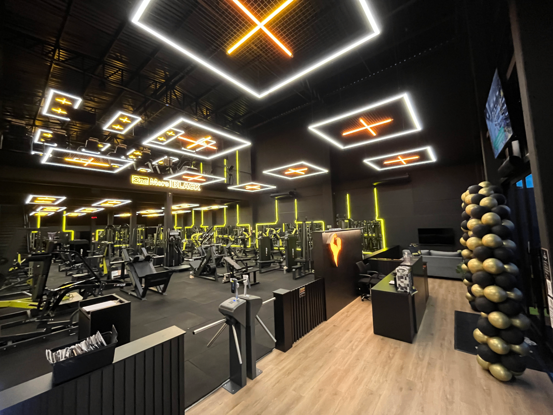 Ambiente interno premium da academia One More